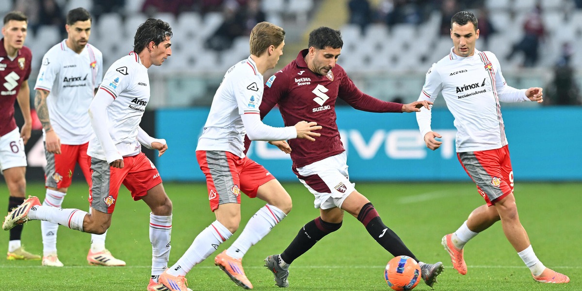 Calcio: Maripan lascia il Torino, 'vi meritate grandi cose'