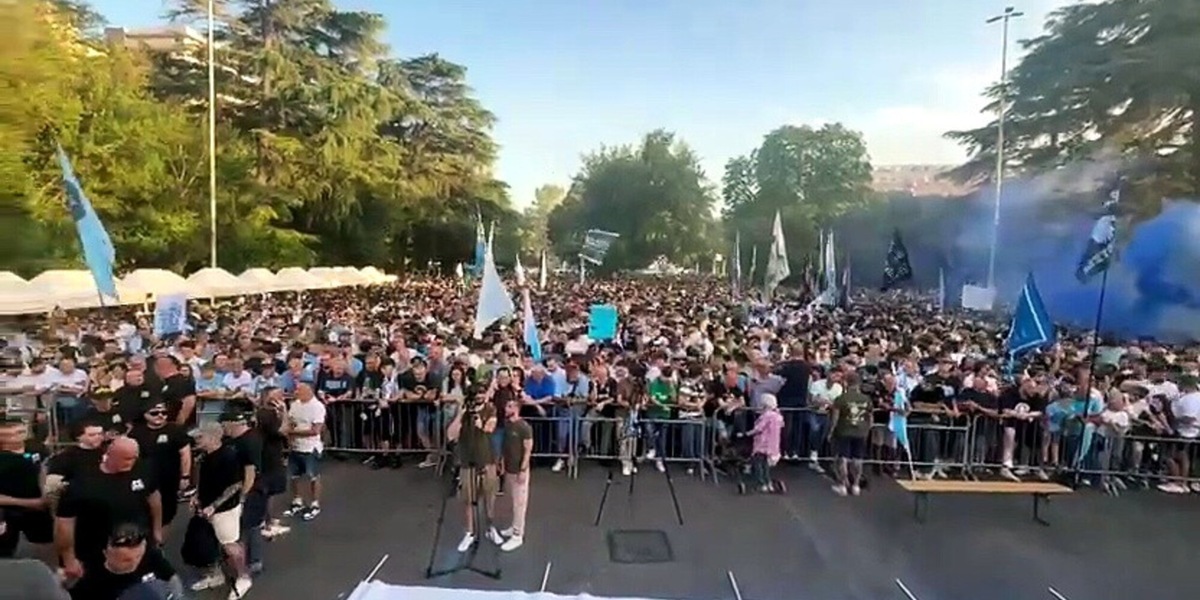 Lazio, la festa a piazzale Ankara dopo il corteo a Ponte Milvio
