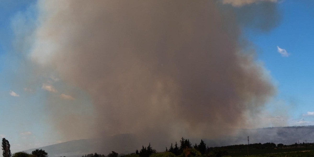 Avanzano gli incendi nel sud della Francia, evacuate 1.500 persone