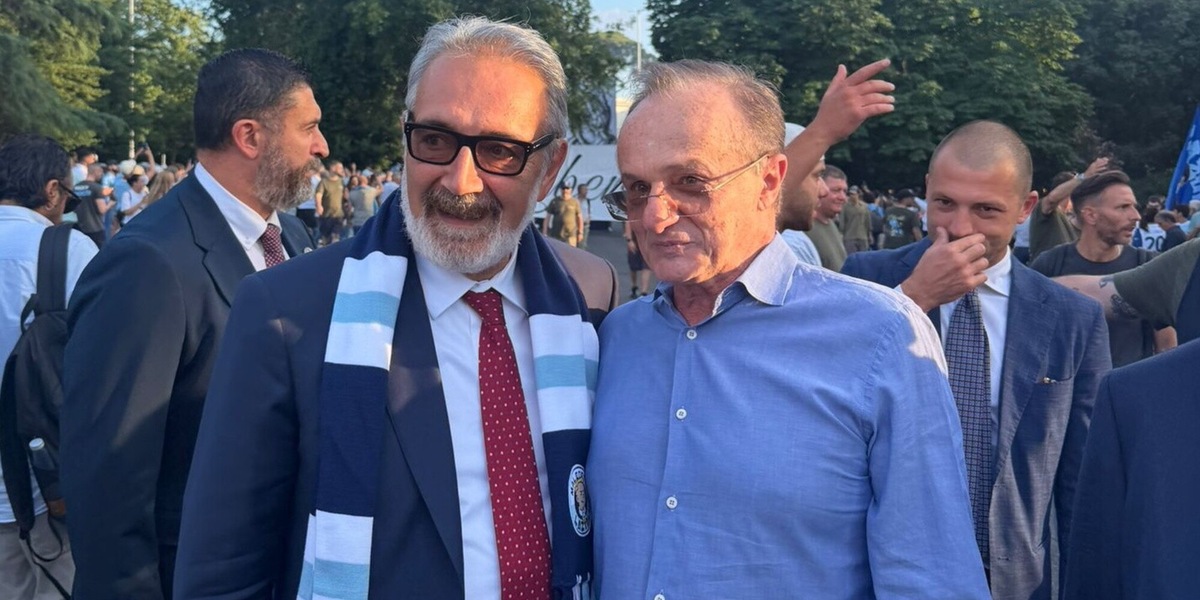 Manifestazione della Lazio, al corteo dei tifosi spunta il presidente della Regione Francesco Rocca
