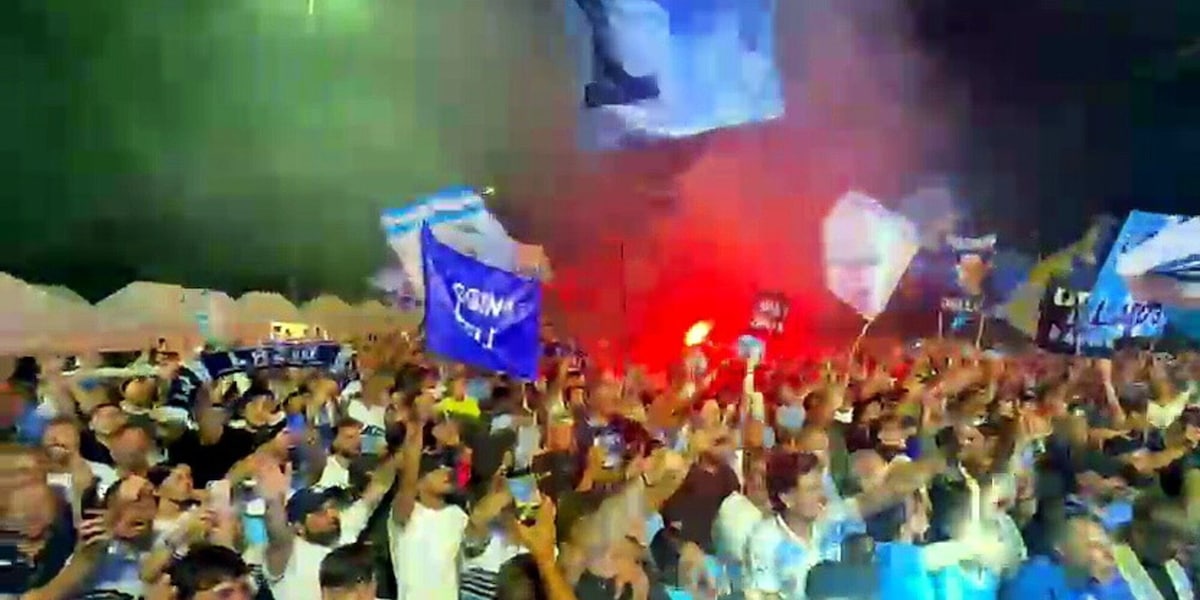 L'inno della Lazio cantato da migliaia di tifosi in piazza