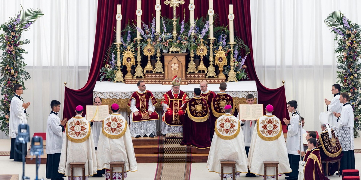 I lefebvriani al Papa, sanzioni ingiuste, ma non siamo amareggiati