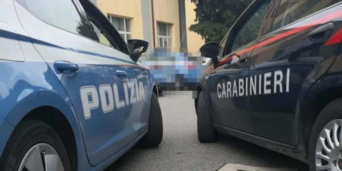 Morto l'uomo accoltellato in spiaggia a Savona, si cerca l'omicida