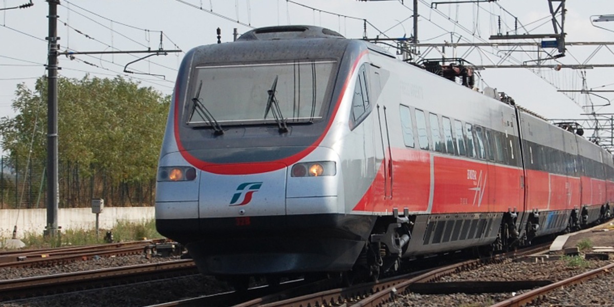 Stop treni per lavori Firenze, ma guasto causa ritardi anche su linea alternativa