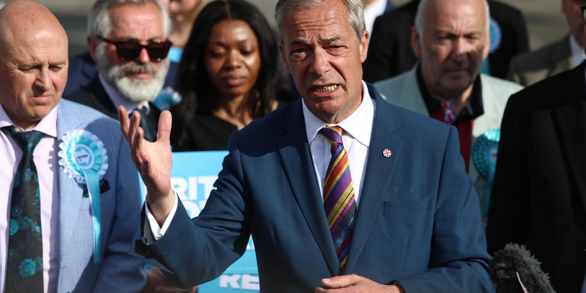 Farage annuncia a sorpresa le sue dimissioni da deputato in Gb