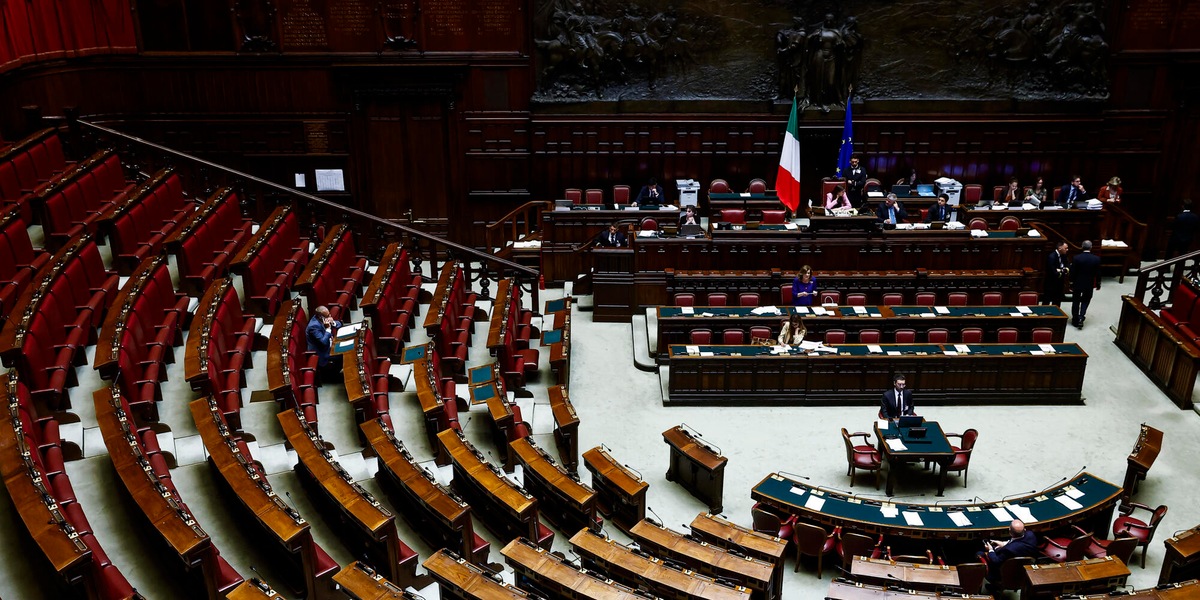 Stretta sulla cittadinanza, ok della Camera all'iter veloce per l'esame della pdl