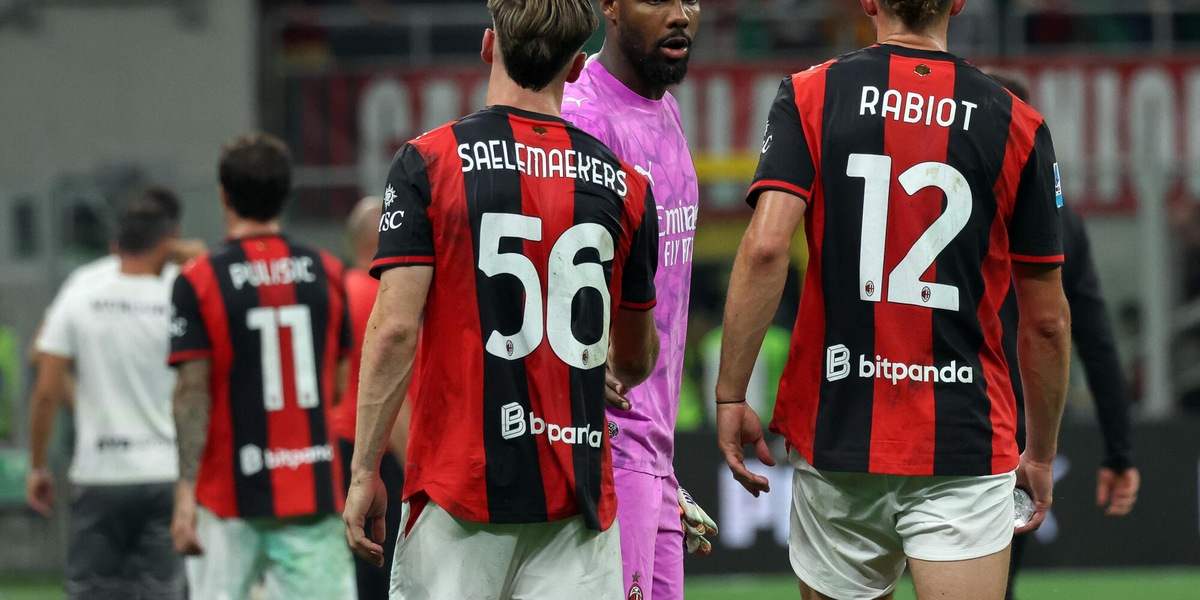 Curva Sud 'ci abboniamo per difendere il Milan, non per la dirigenza'