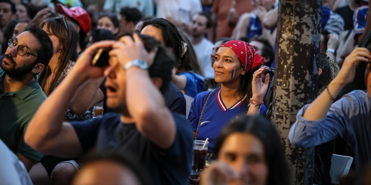 Francia, la festa per la vittoria sul Marocco finisce in tragedia: morta una ragazza di 17 anni