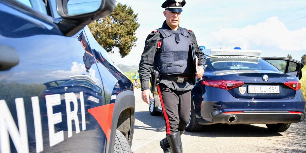 Ucciso con un colpo di fucile al petto, un sospettato dai carabinieri