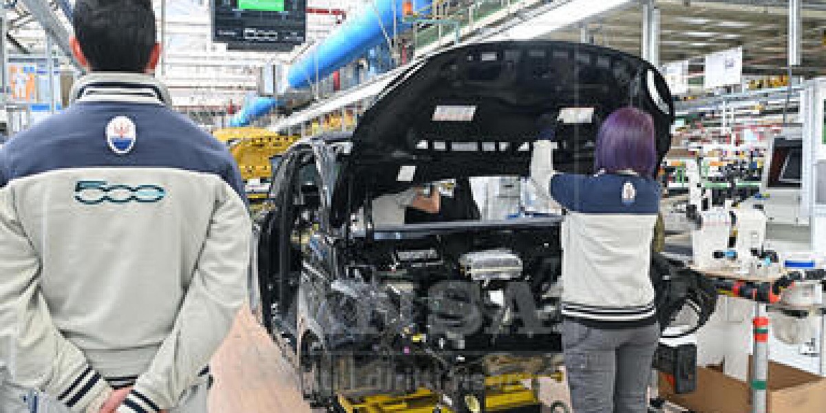 Nuovo stop lunedì per la produzione della 500 a Mirafiori, allarme sindacati