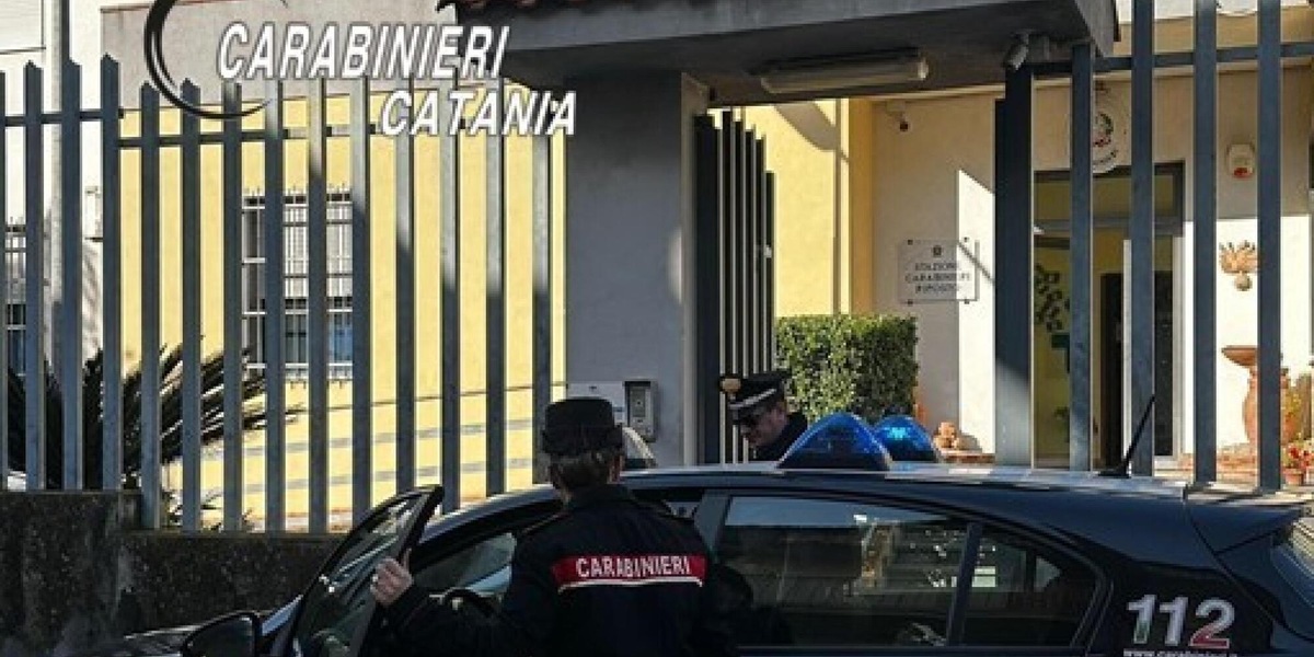Insegue il fratello e lo uccide con colpi di mannaia nel Catanese