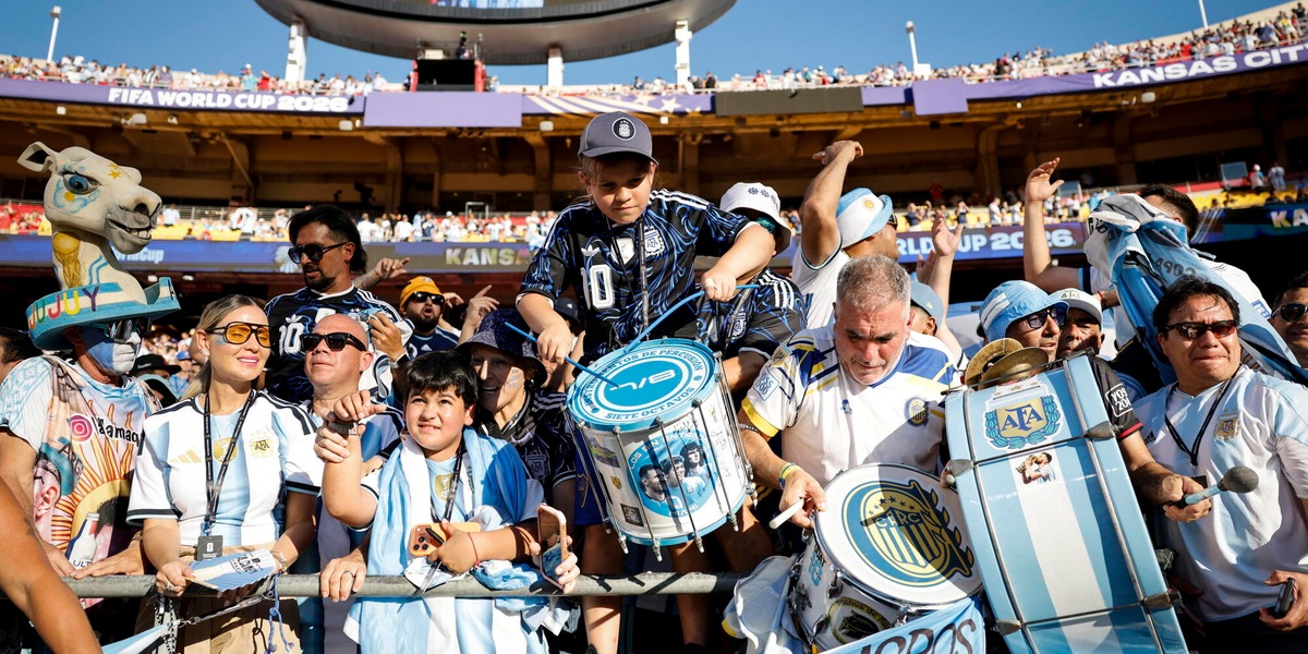 Mondiali: in Argentina virale il coro "chi non salta è inglese"