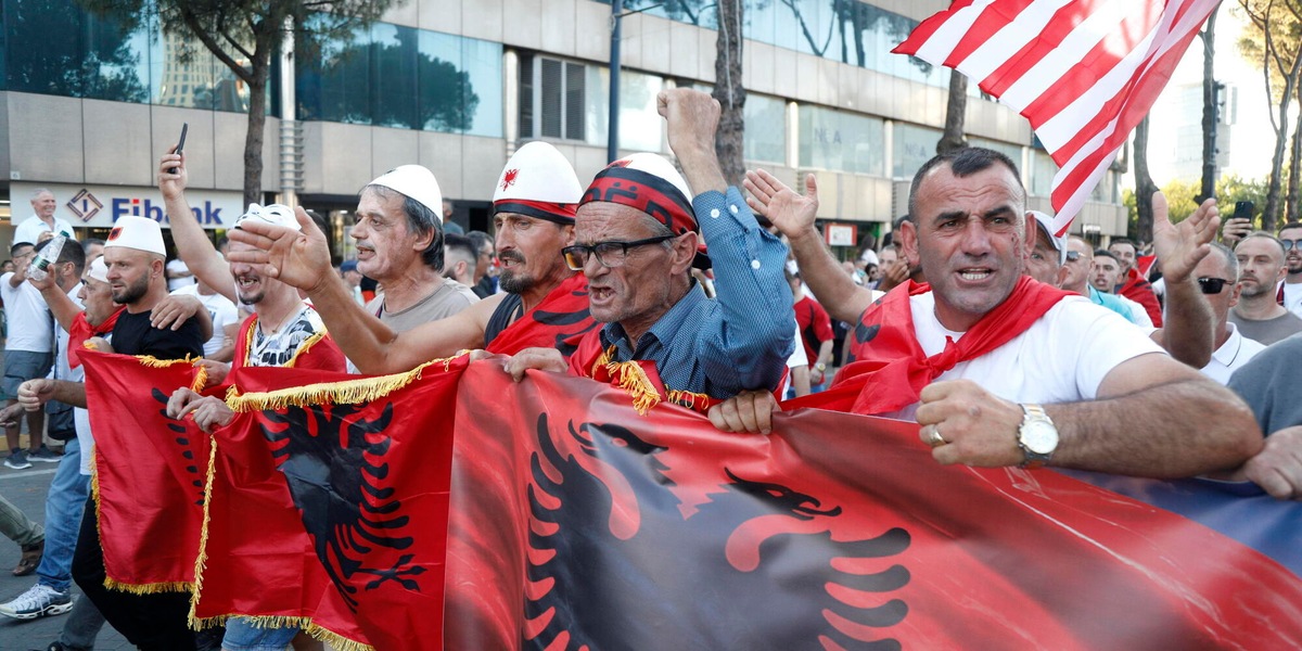 Migliaia di albanesi manifestano ancora contro il resort legato a Trump