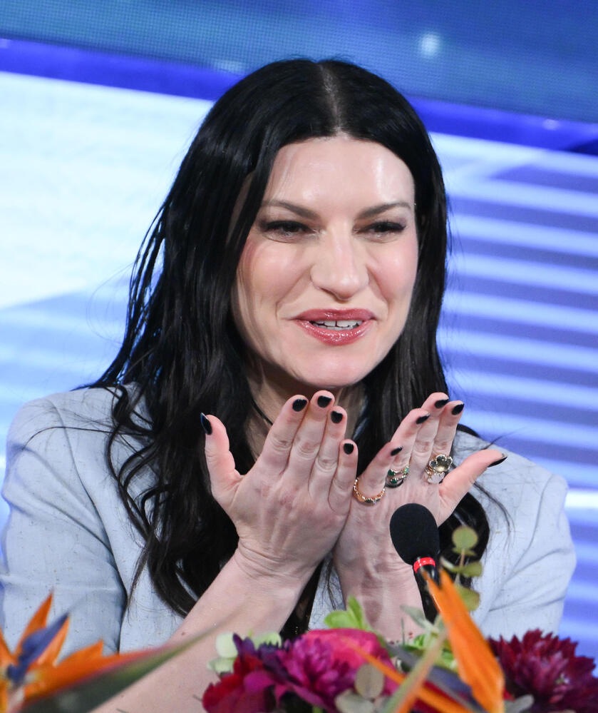 Mondiali: cerimonia di chiusura, Laura Pausini star del gran finale