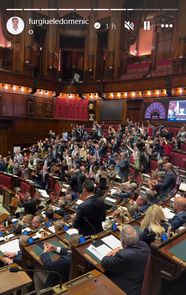 Legge elettorale, bagarre alla Camera, opposizioni 'occupano' Aula