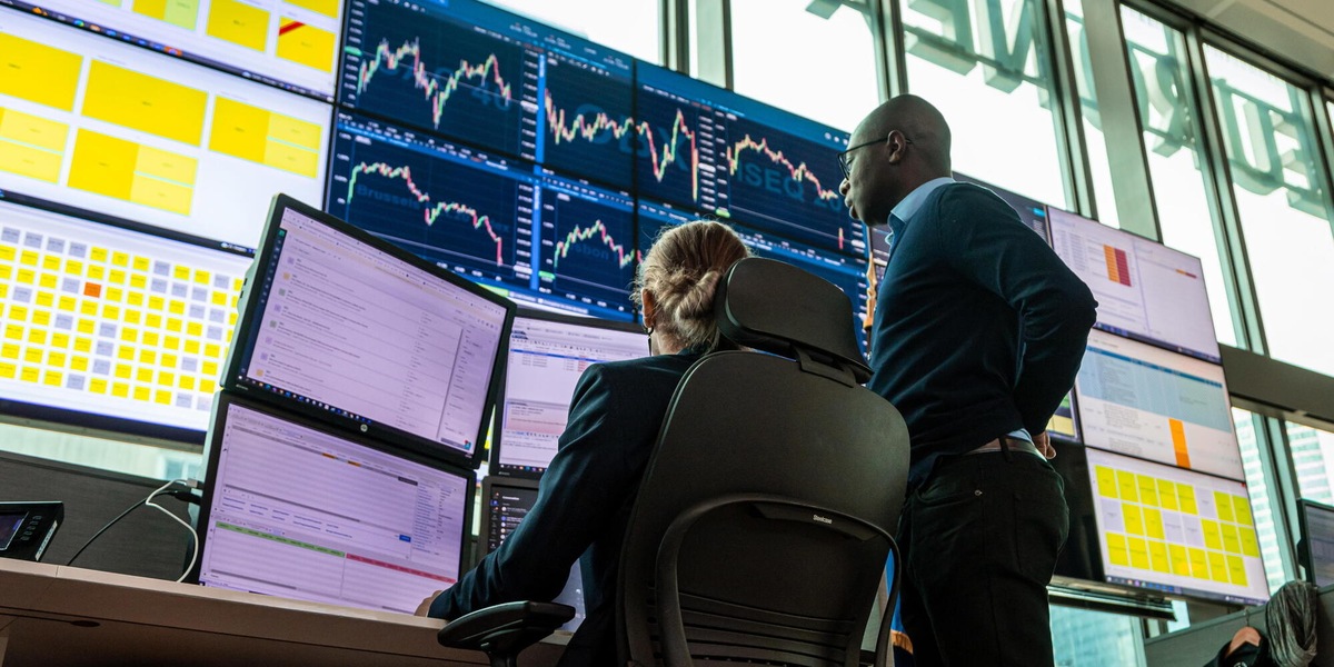 Borsa: Europa debole, giù le banche, bene i microchip, Milano -0,5%