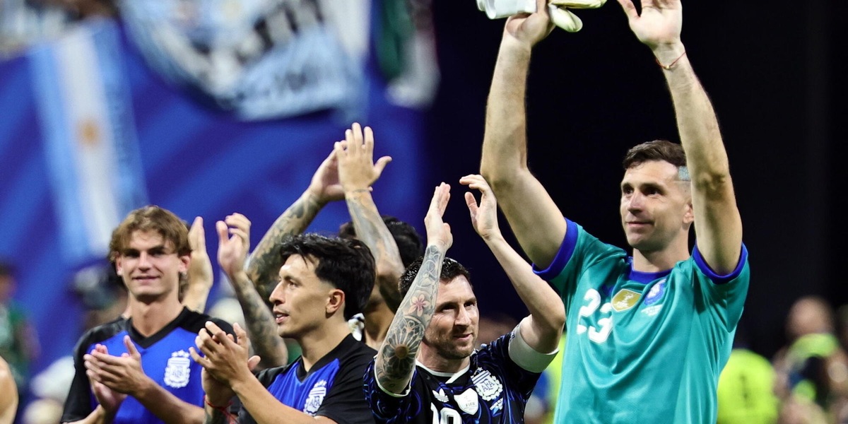 Mondiali: festa Messi e compagni con striscione 'Le Malvinas sono argentine'