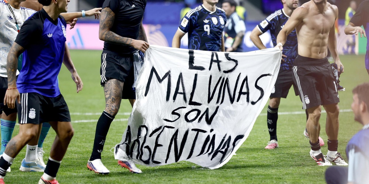 Mondiali: Londra alla Fifa, 'investigare sullo striscione delle Malvinas'