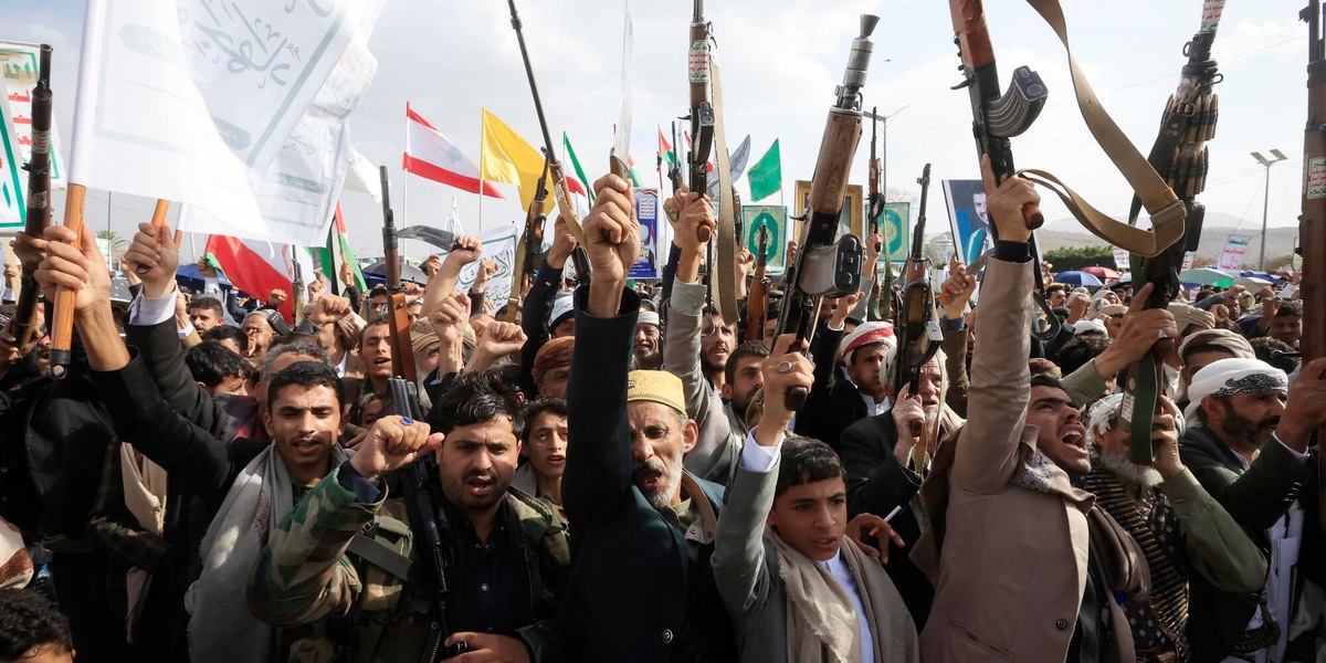 Gli Houthi minacciano attacchi contro gli impianti petroliferi sauditi