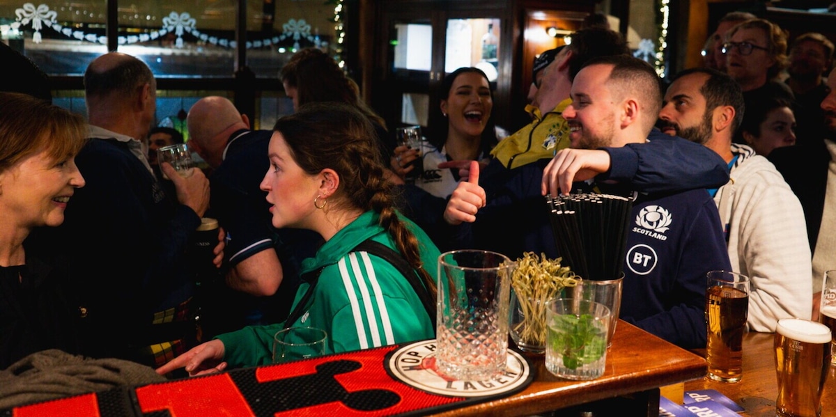 Il pub sportivo come crocevia del mondo: quando lo sport unisce tifosi di ogni nazionalità