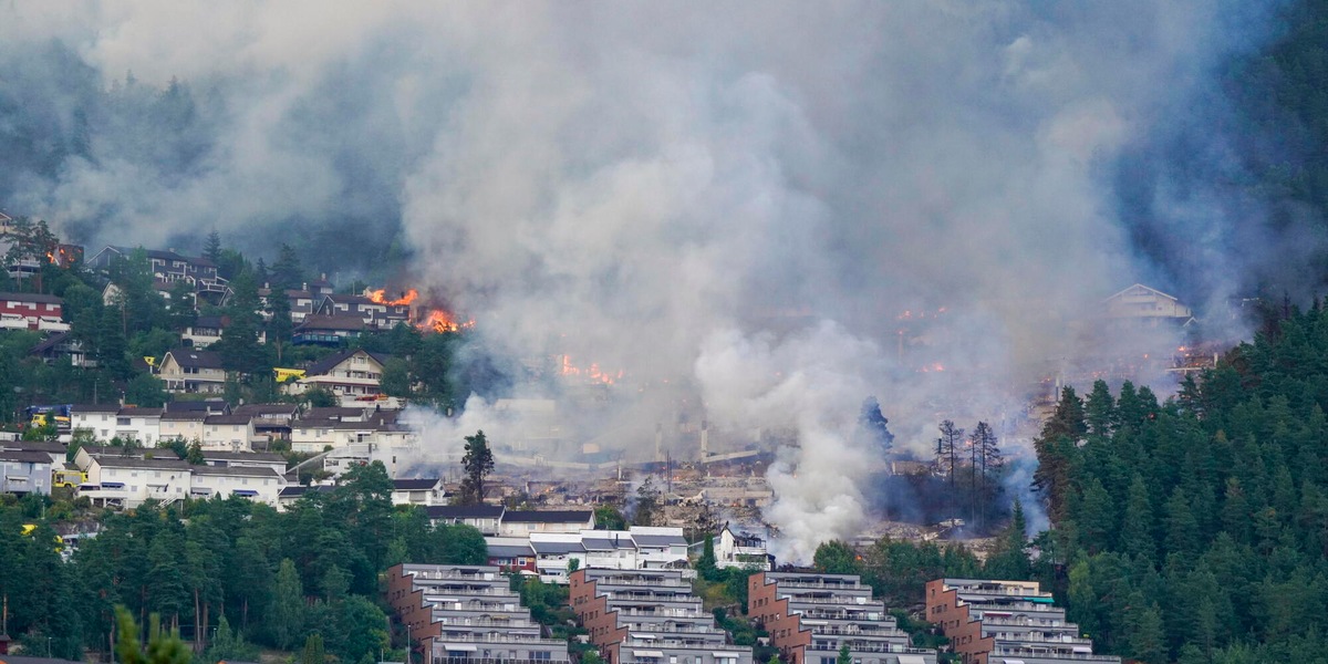 Almeno 100 case distrutte nell'incendio in Norvegia, 'rogo fuori controllo'