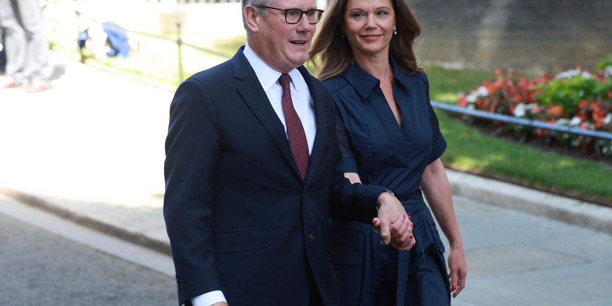 Starmer si è dimesso nella mani del re, a Burnham l'incarico di premier