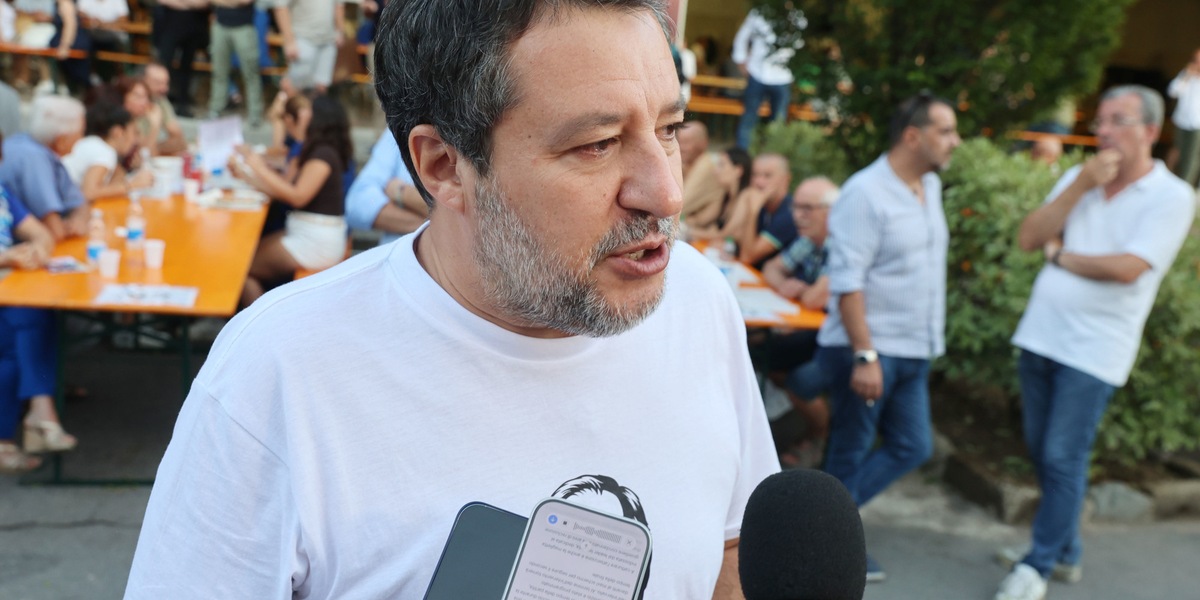 Salvini, vicino ai 2 poliziotti, la famiglia di Fakir non parli di vendetta