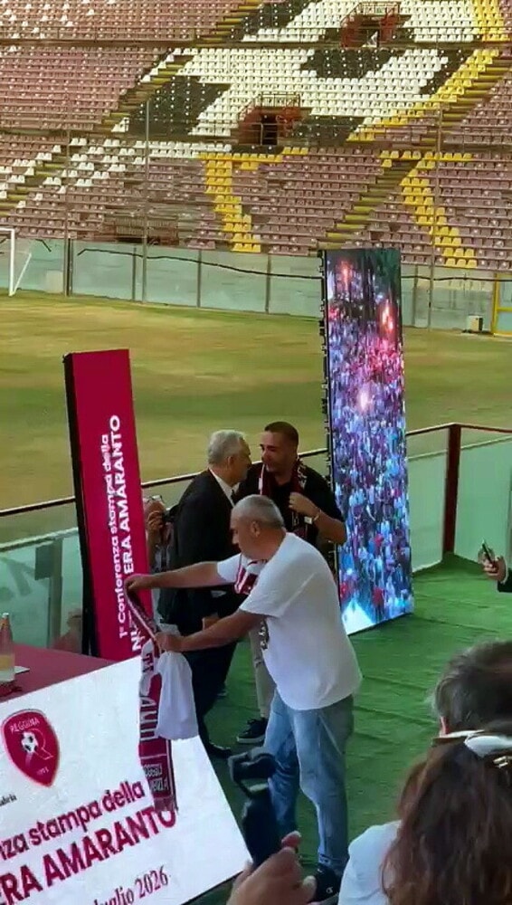 Lotito accolto dagli applausi al Granillo