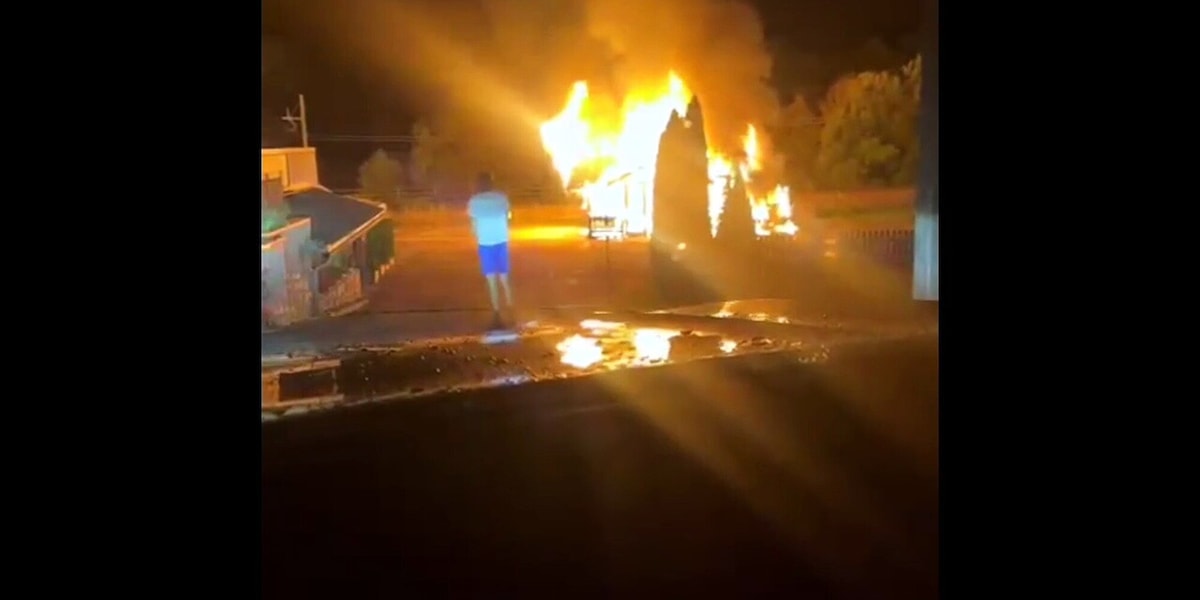 Paura a Dimaro: scoppia un incendio vicino al ritiro del Napoli