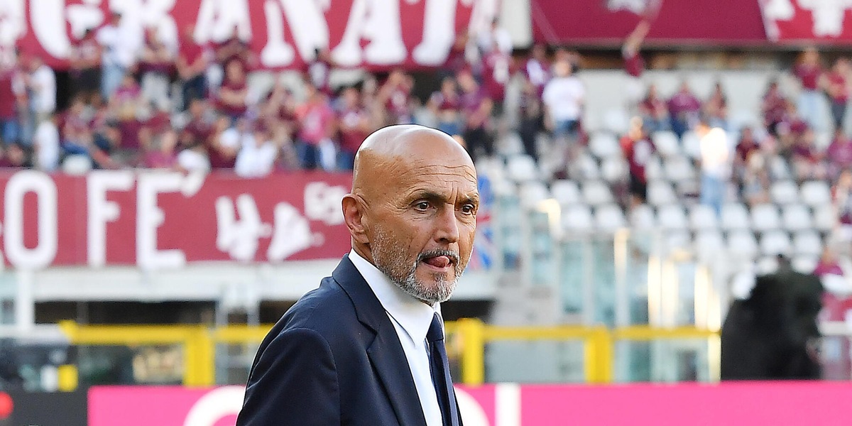 Calcio: Juve presenta maglia da trasferta, sarà rosa