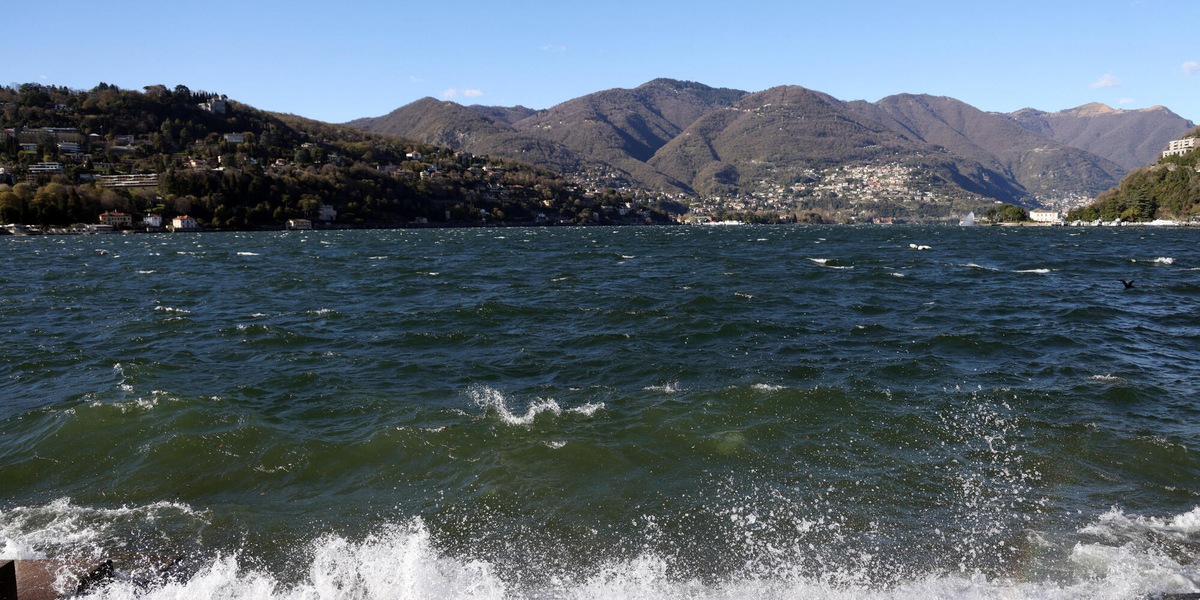 A Como bimba di 10 anni scompare nelle acque del lago