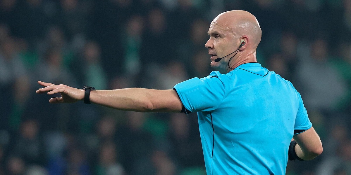 Si ritira l'arbitro Taylor, fece infuriare Mourinho e i romanisti