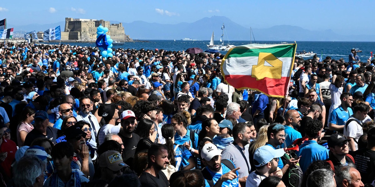 Il Napoli compie 100 anni, l'1 agosto la città si tinge d'azzurro