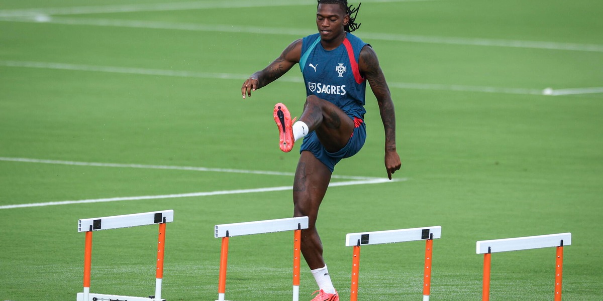 Leao si allena ma deve decidere del suo futuro lontano dal Milan