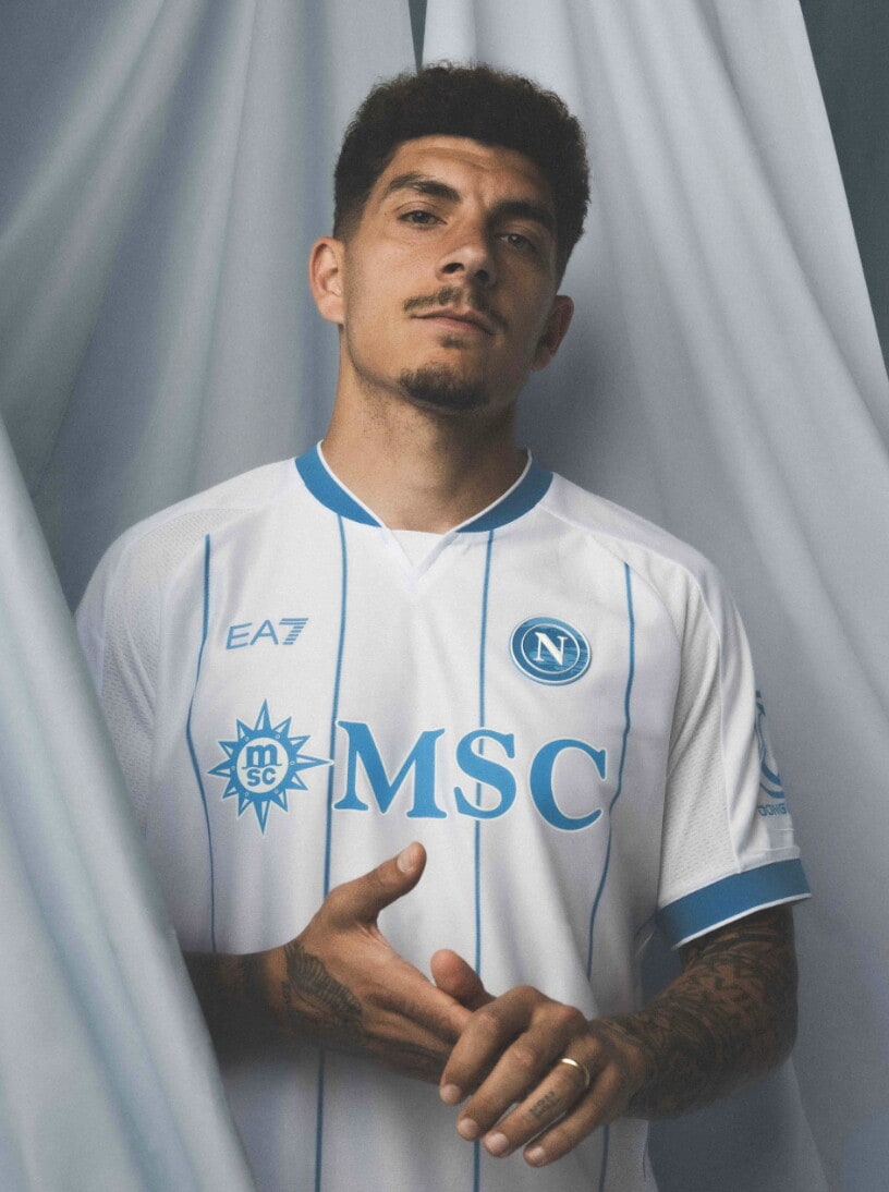 È il Napoli ma sembra l'Argentina, il club presenta la seconda maglia "Nápoles"