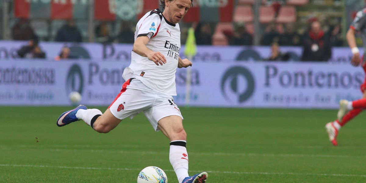E' ufficiale, Modric resta al Milan fino al 2027