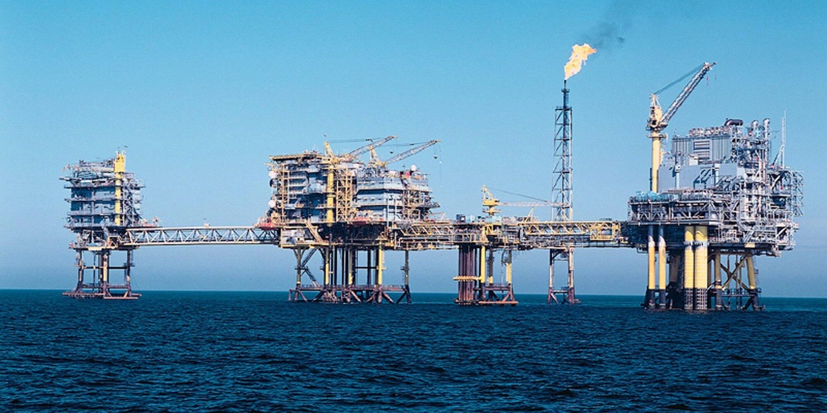 Il petrolio parte stabile, Brent a 100,41 dollari