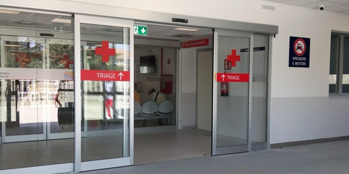 Ladro in azione in casa scoperto dal proprietario, ferito a coltellate