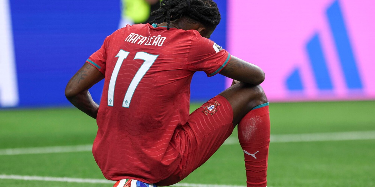Leao, ho parlato con il Milan della cessione ma studierò opzioni