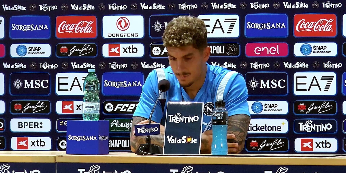 Di Lorenzo: "Mi piacerebbe rimanere a vita al Napoli"