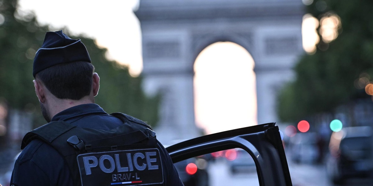 Tre feriti in un attacco con il coltello a Parigi, fermato un uomo