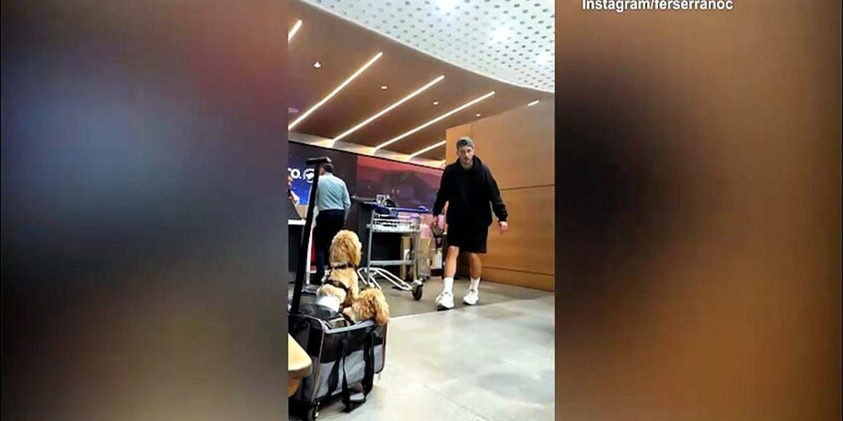 Gimenez, quante risate in aeroporto