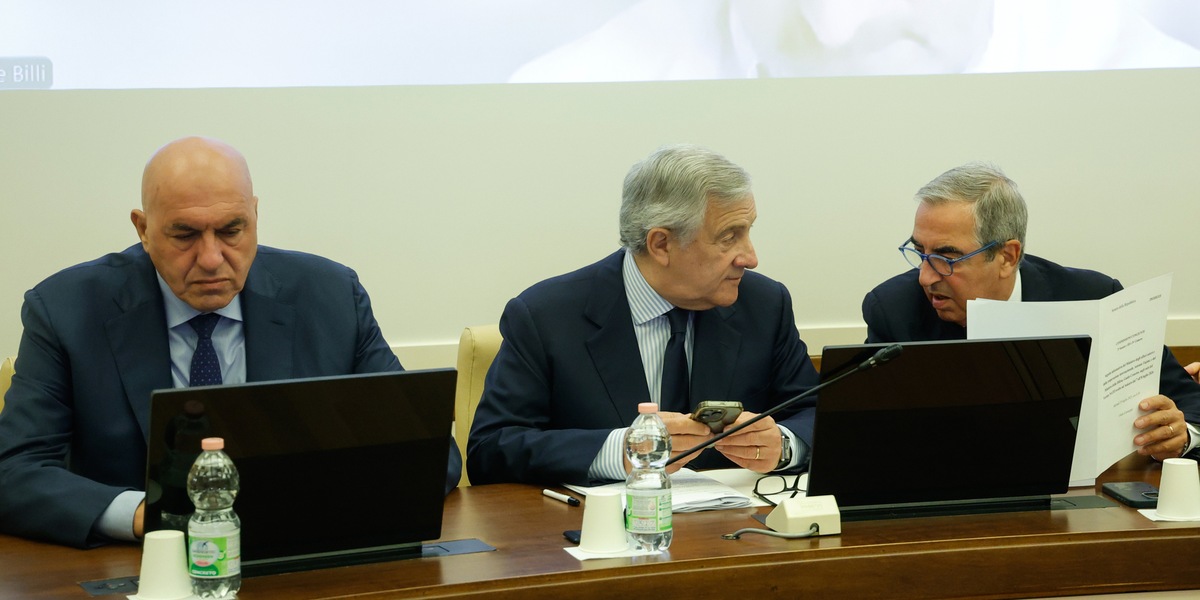 Tajani, abbiamo deciso di chiedere Safe per 14,9 miliardi