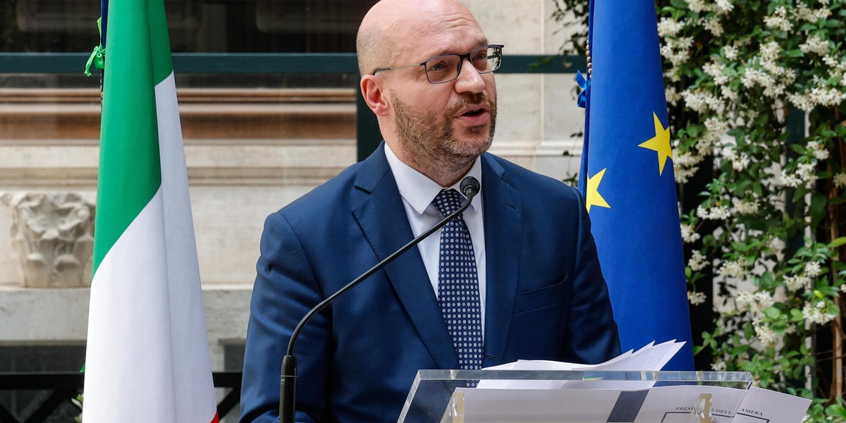 Fontana, non mi sembra ci siano possibilità giuridiche per candidare Roggero