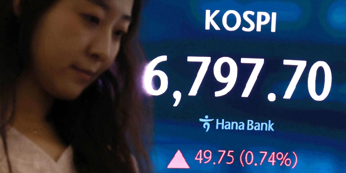 Borsa: Asia in ordine sparso, i conti di Sk Hynix affondano Seul e i chip