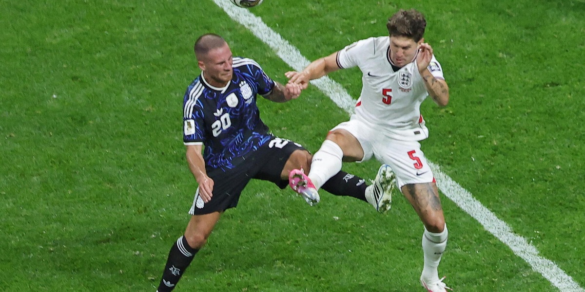 Calcio: John Stones a Milano, visite e poi firma con l'Inter