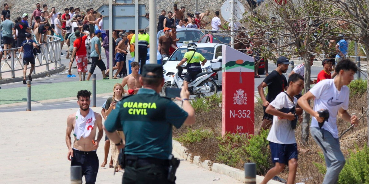 Media, 'sale a 16 il numero dei migranti annegati a Ceuta in 24 ore'