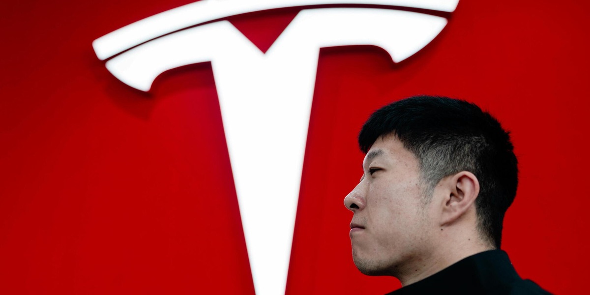 Wsj, Tesla valuta vendita attività cinesi per possibile fusione con SpaceX