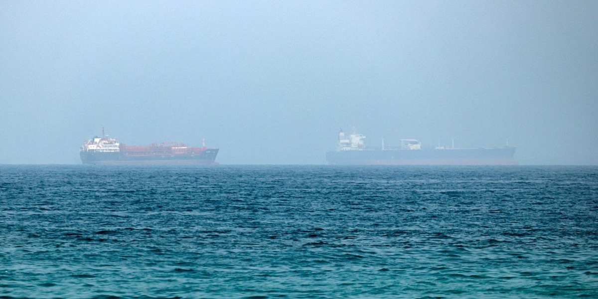 Teheran, colpite due petroliere scortate dagli Usa a Hormuz