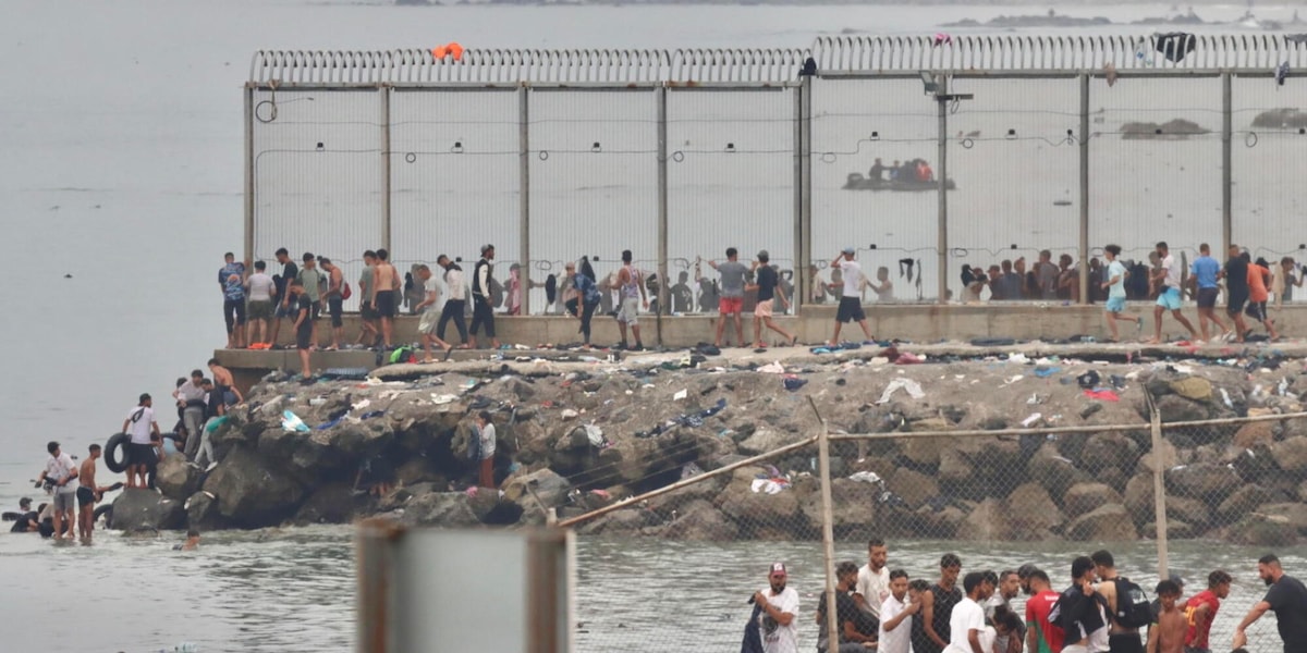 La situazione nell'enclave spagnola di Ceuta è tornata quasi alla normalità.